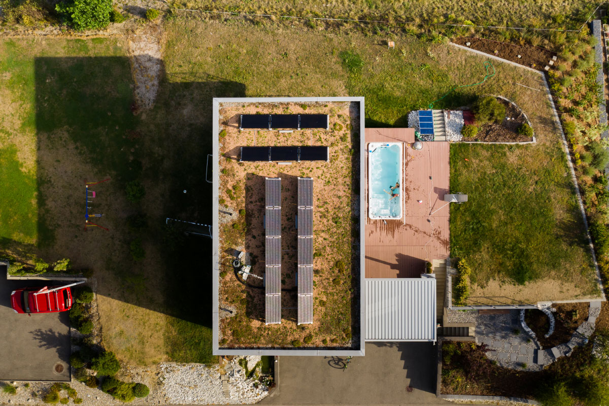 Installation photovoltaïque sur toit plat - Swissolaire