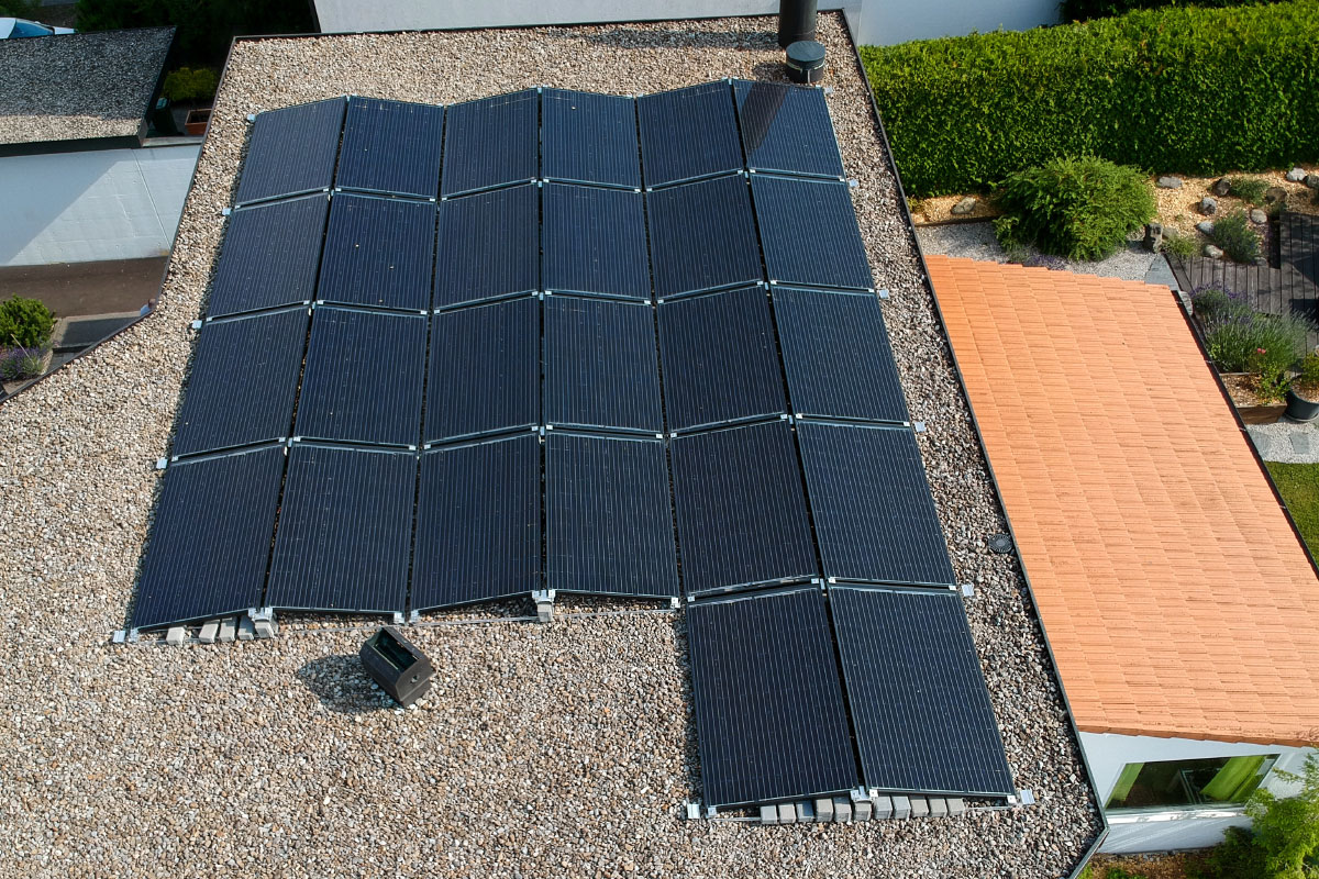 Installation photovoltaïque sur toit plat - Swissolaire